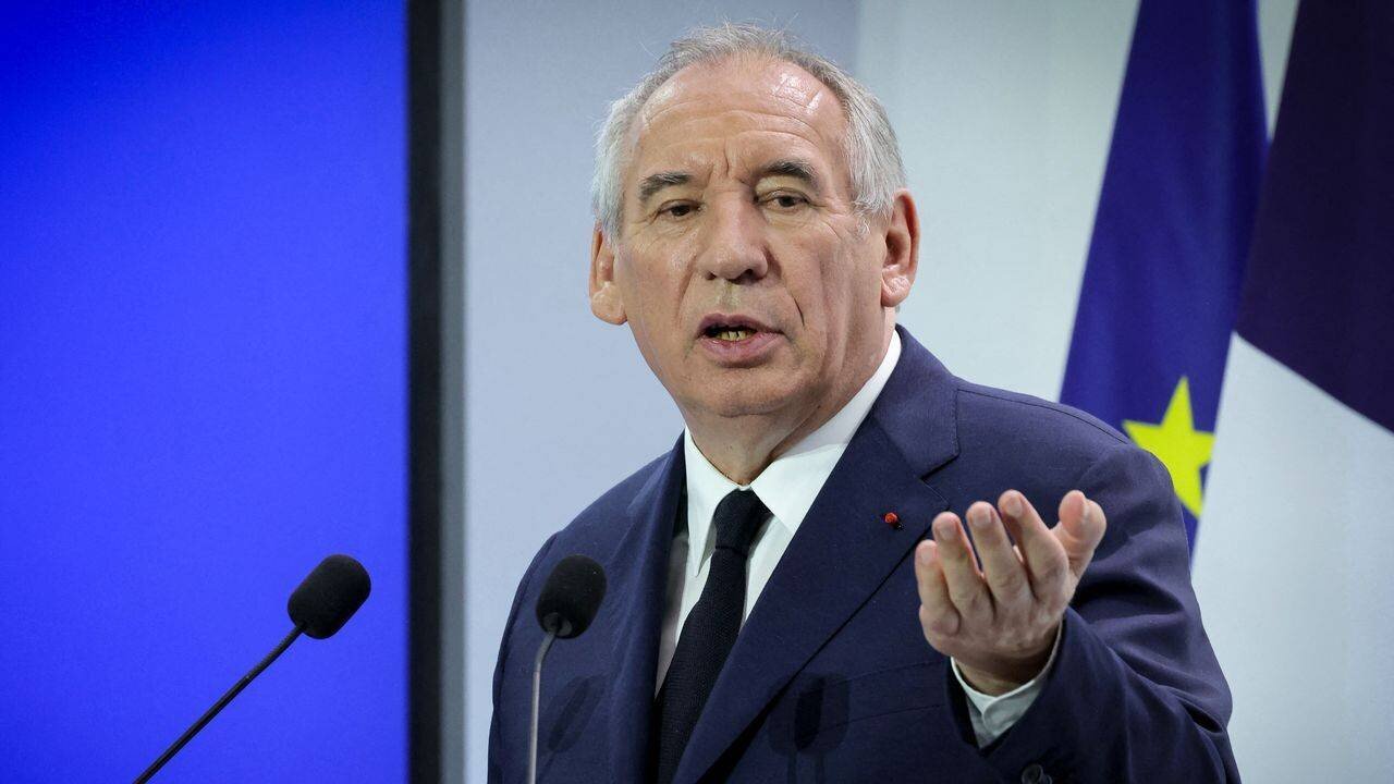 Bayrou en discussion sur l