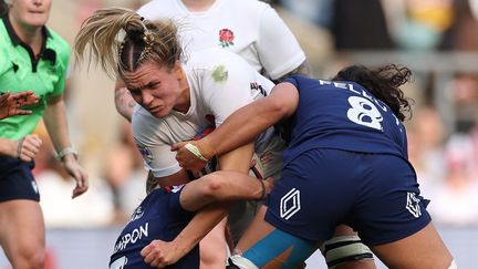 Les Françaises au plaquage lors d'une rencontre contre l'Angleterre