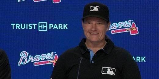 Jen Pawol historique en MLB