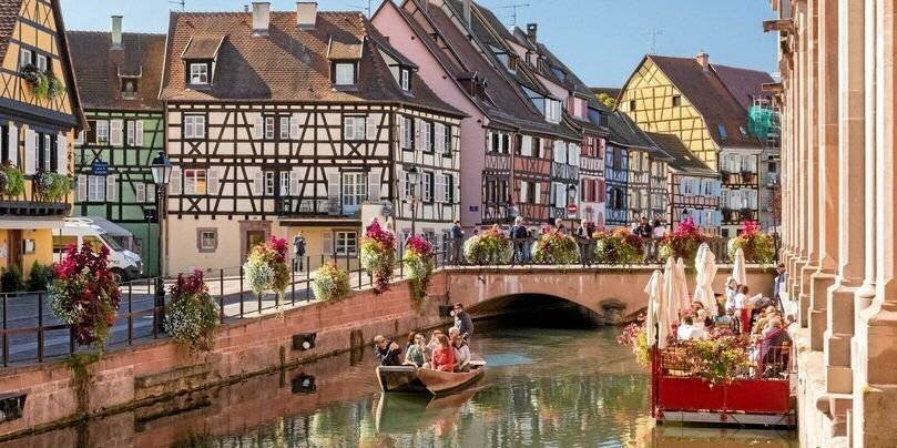 Le concordat en Alsace-Moselle, ensemble de dispositions régissant les relations entre les religions et l'État, n'a pas été abrogé en 1905.