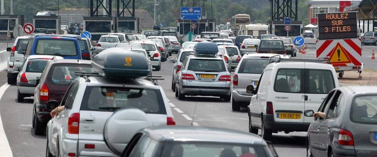 Vue sur les axes routiers pendant le week-end estival