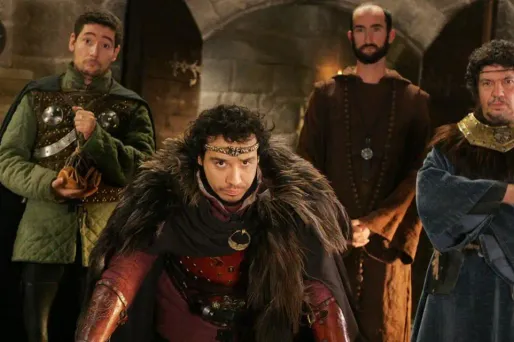 Alexandre Astier sur le tournage de Kaamelott