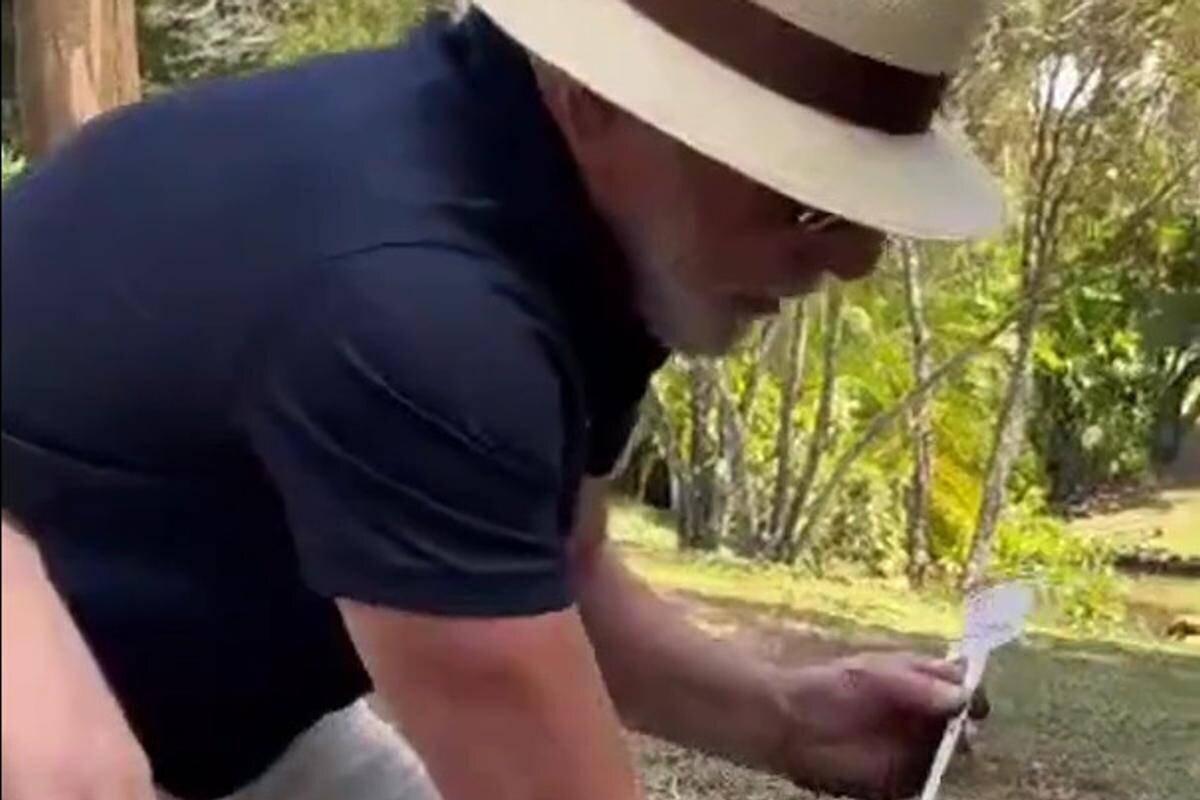 Lula dans son jardin lors d'une vidéo