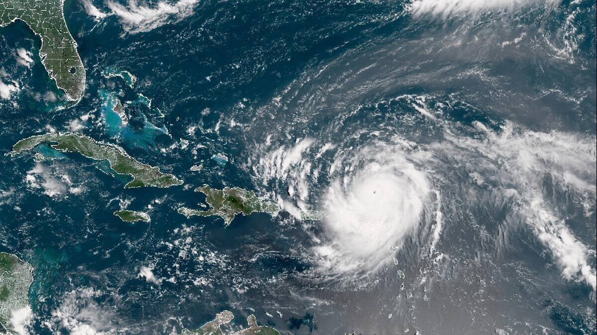 Vague et côte américaine face à Erin