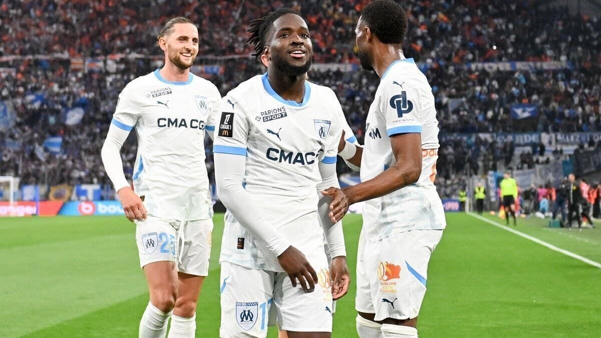 Rabiot et Rowe dans le vestiaire après le match