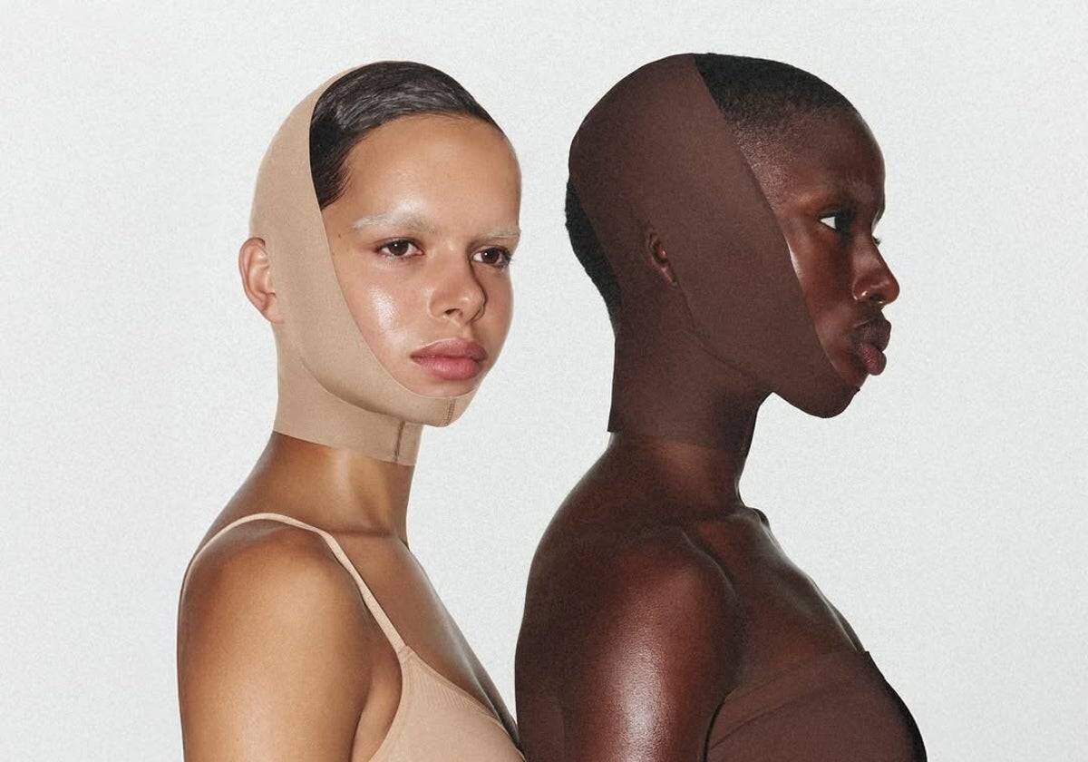 Faja facial Skims sur fond blanc