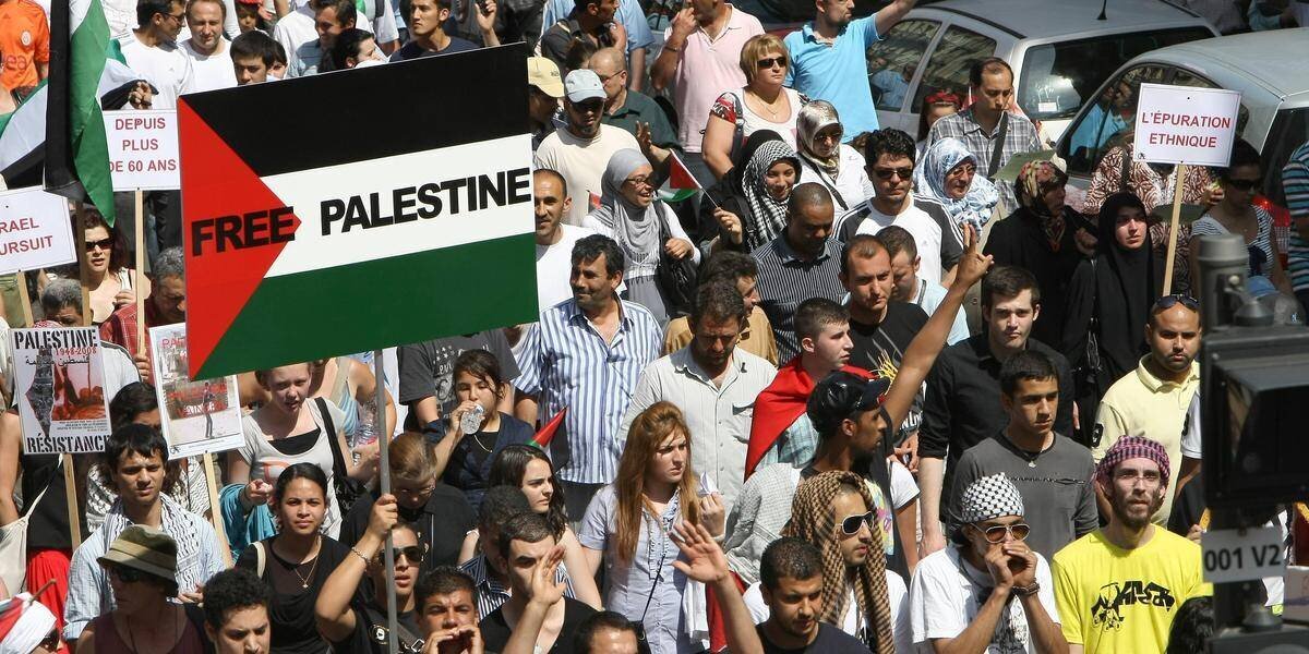 Voitures taguées dans les Alpes françaises