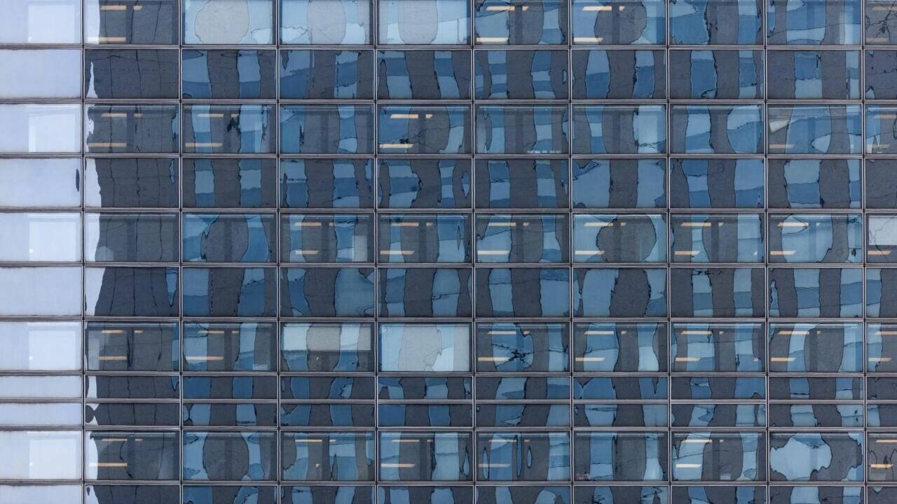 Façade vitrée immeuble quartier d'affaires La Défense