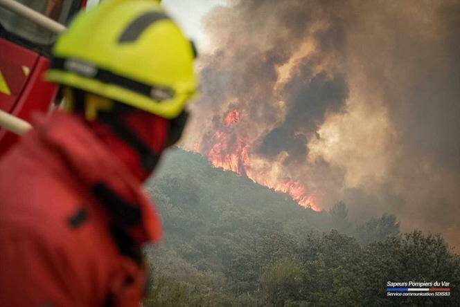 Massif du Petit Bessillon en feu