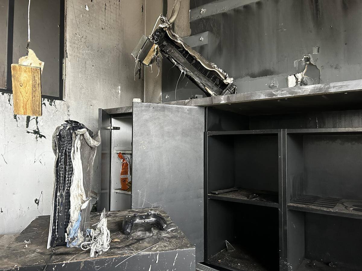 Console de jeux brûlée dans salon de coiffure