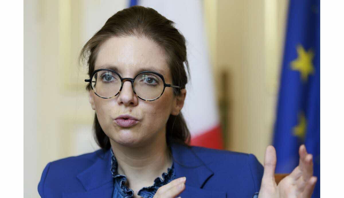 La ministre Aurore Bergé à la caserne de Chamonix