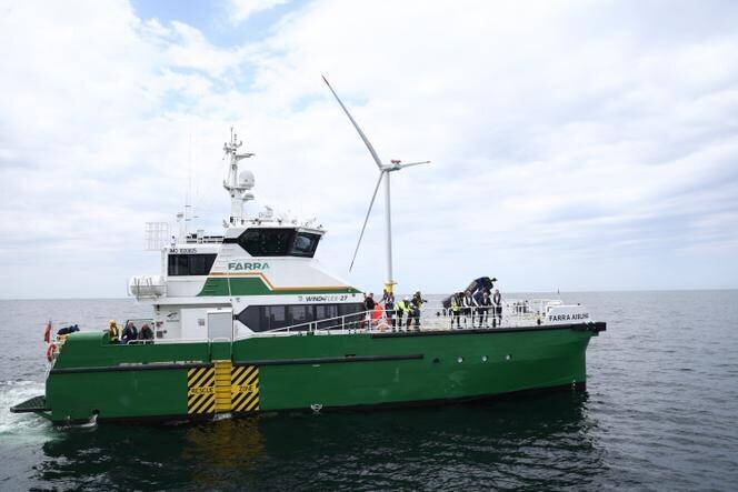 Donald Tusk visitant parc éolien en mer Baltique
