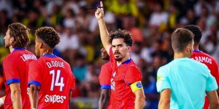 Vitinha célébrant son but contre Nantes