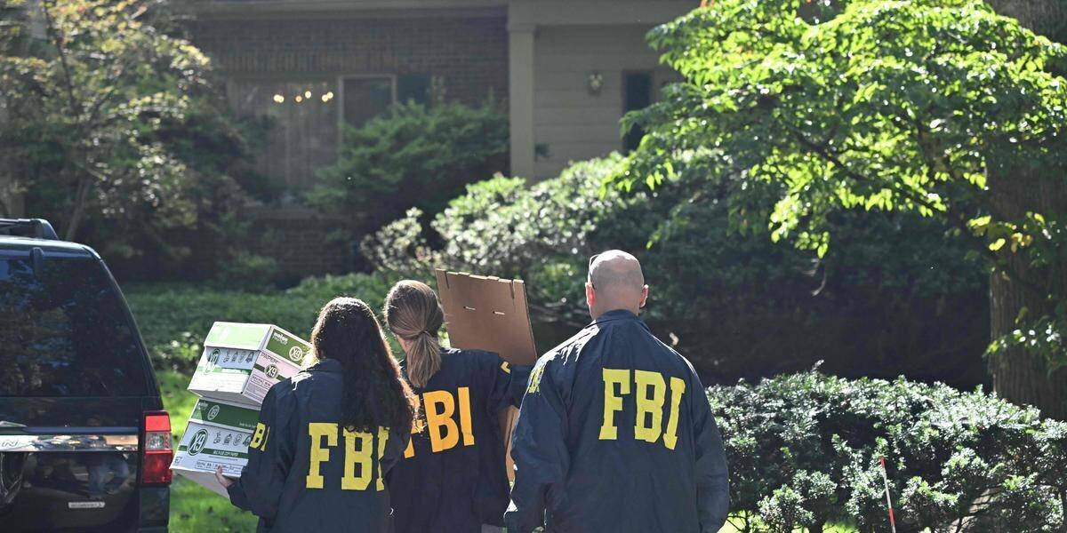 Entrée d’une résidence visée par le FBI
