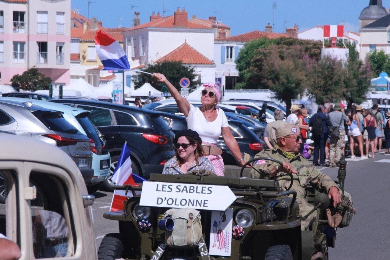 Défilé et reconstitution d'un camp américain