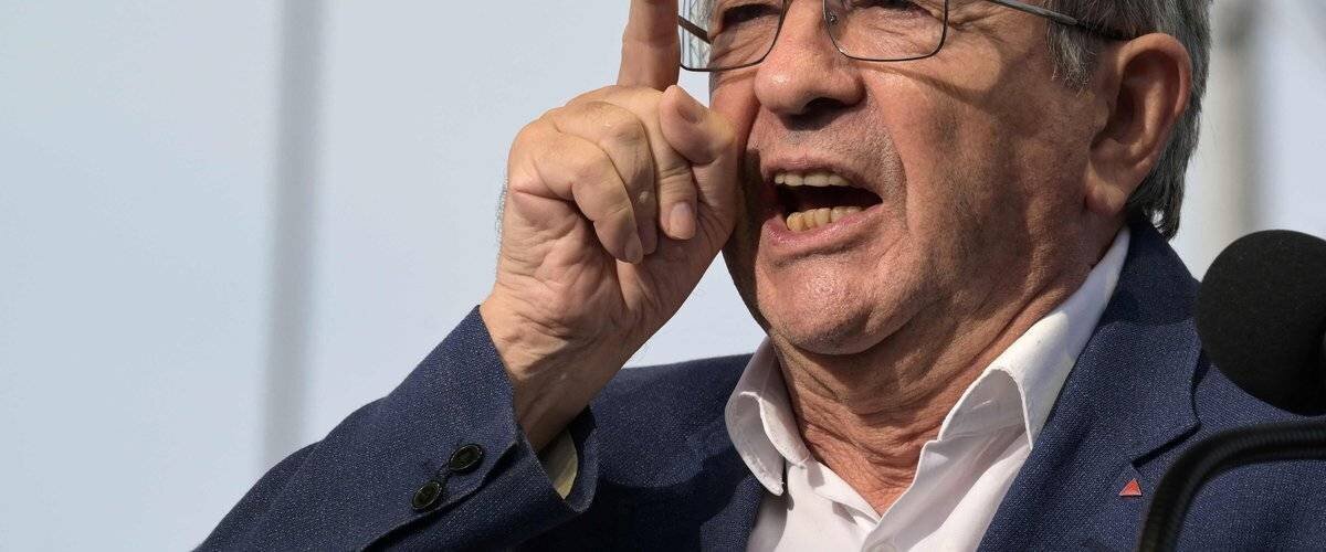 Mélenchon s’adressant à des militants lors des universités d’été