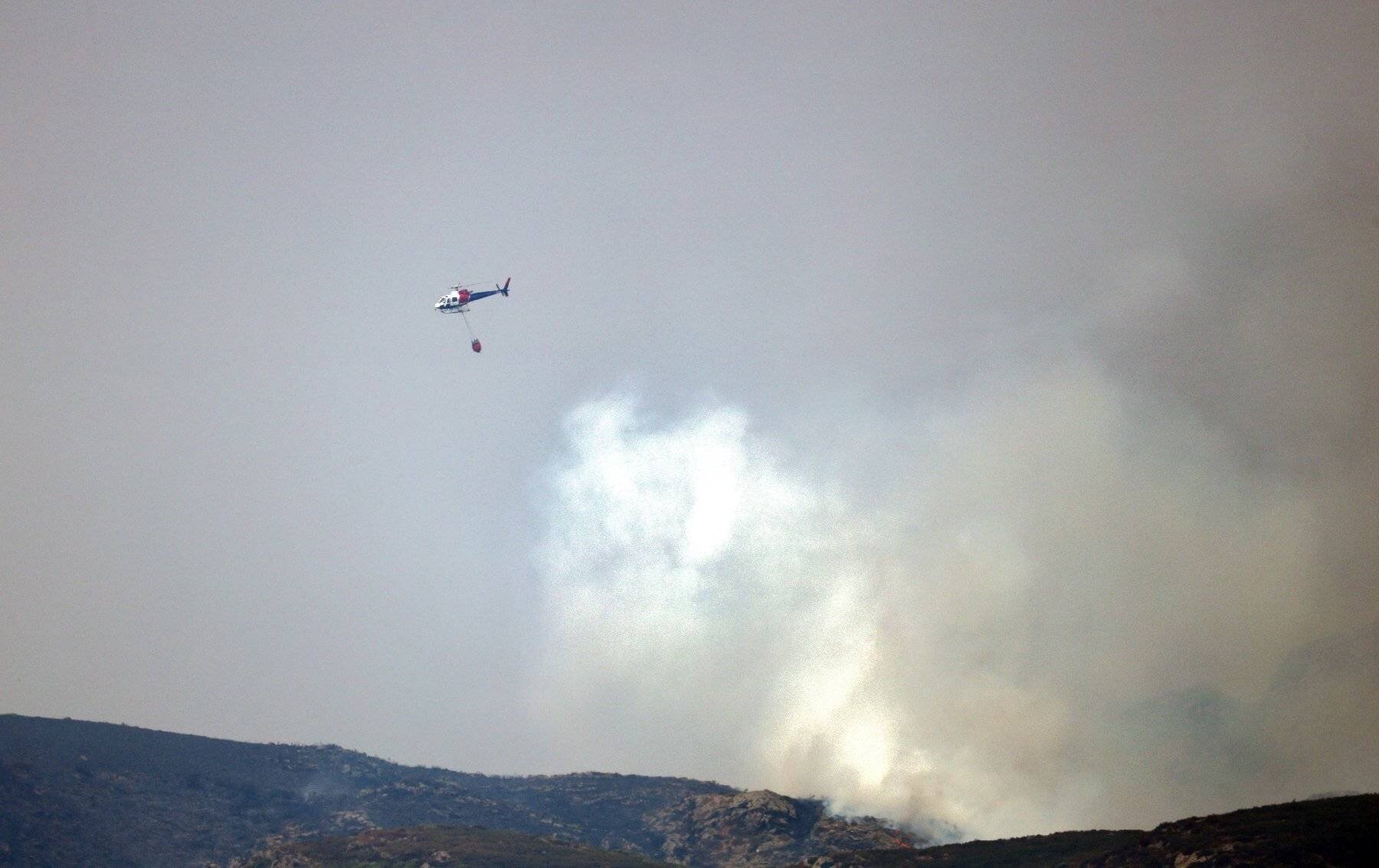Vue des feux de forêt dans le nord-ouest de l'Espagne