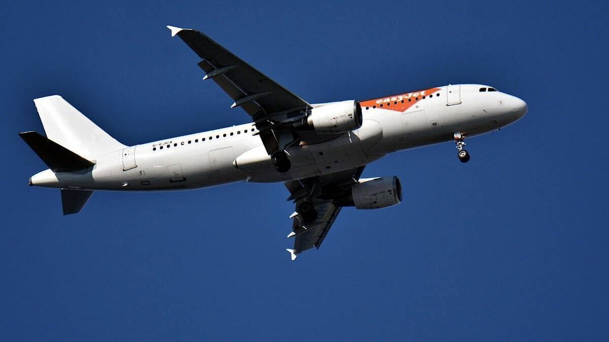 Vue d’un avion sur piste lors d’un incident