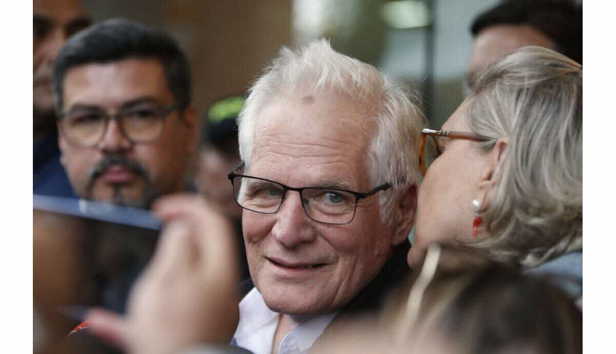 Le père de Miguel Uribe remplace son fils comme candidat à la présidentielle