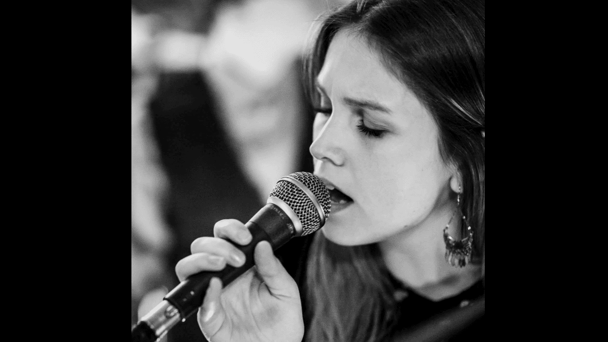 Portrait de Yana De Saedeleer, candidate de The Voice