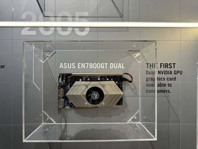 Détails visuels des cartes graphiques ASUS