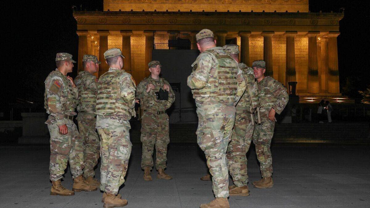 Soldats de la garde nationale en patrouille