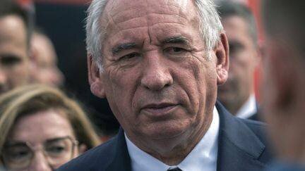 François Bayrou visite un poste de commandement secours Aude