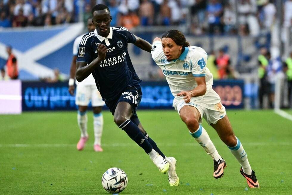 Bilal Nadir célébrant avec ses coéquipiers