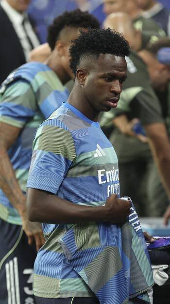 Vinícius sur le banc contre le Real Oviedo