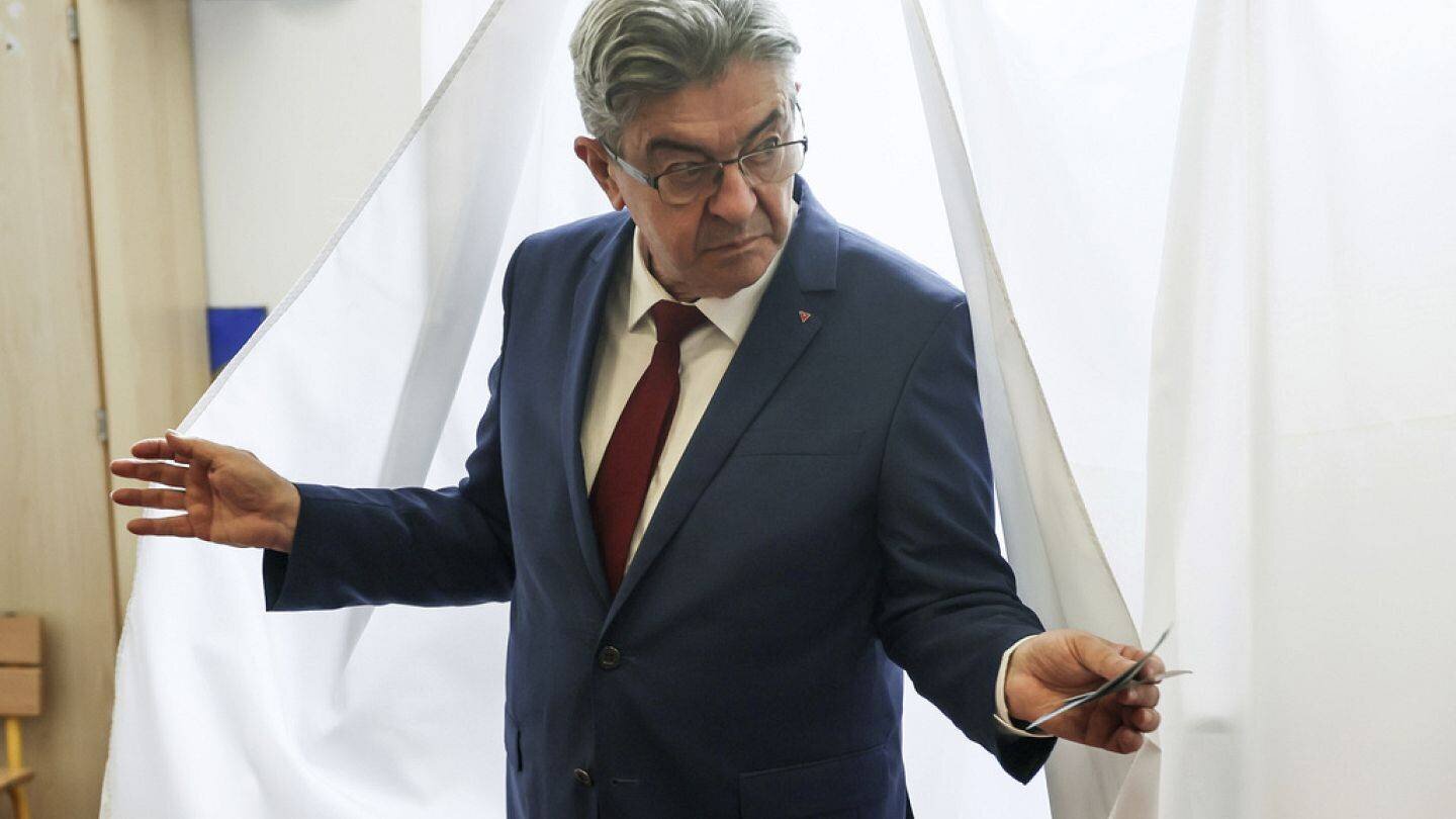 Réactions parlementaires et mouvements sociaux