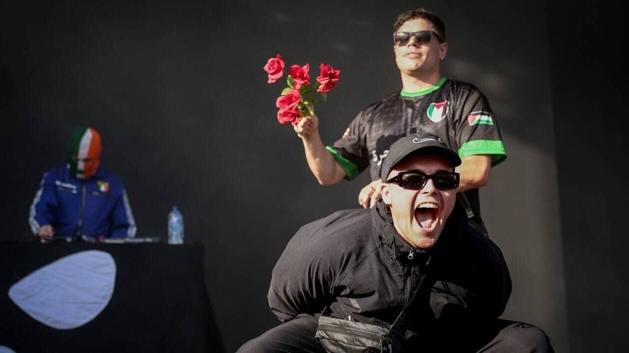 Groupe Kneecap sur scène lors d’un concert