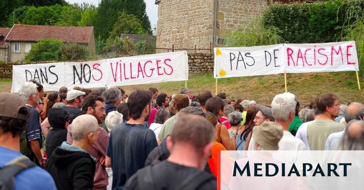 Vue générale d'une fête villageoise en Creuse