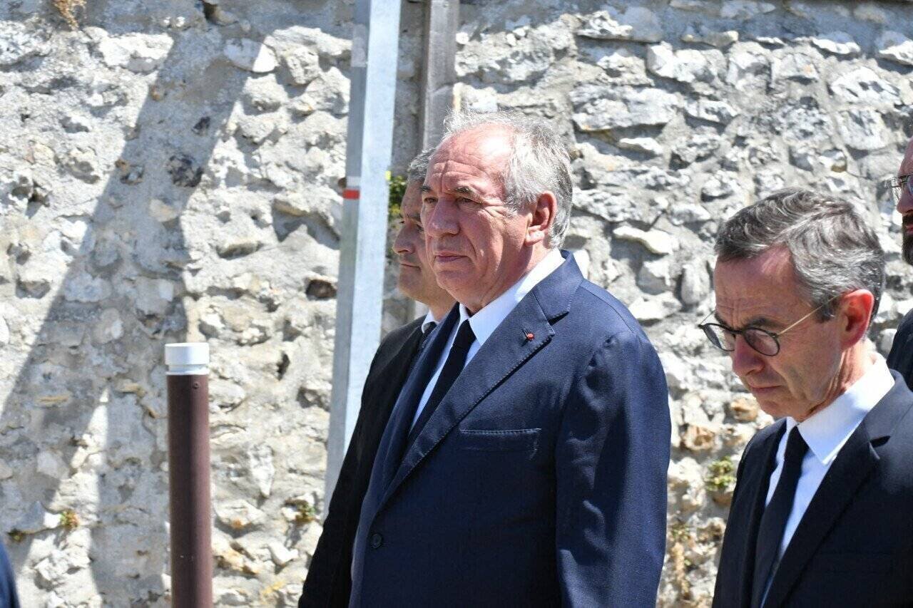 Réactions politiques autour du vote de confiance