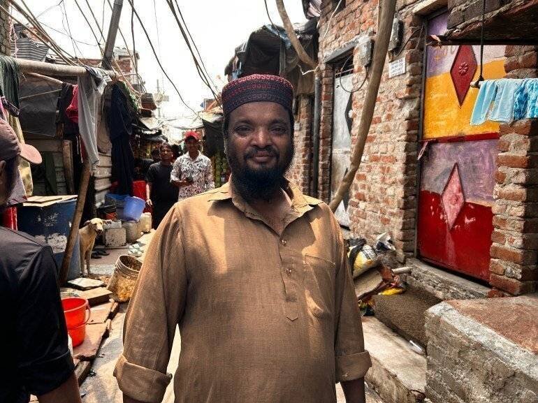 Shah Alam, ramasseur de déchets et conducteur de rickshaw électrique