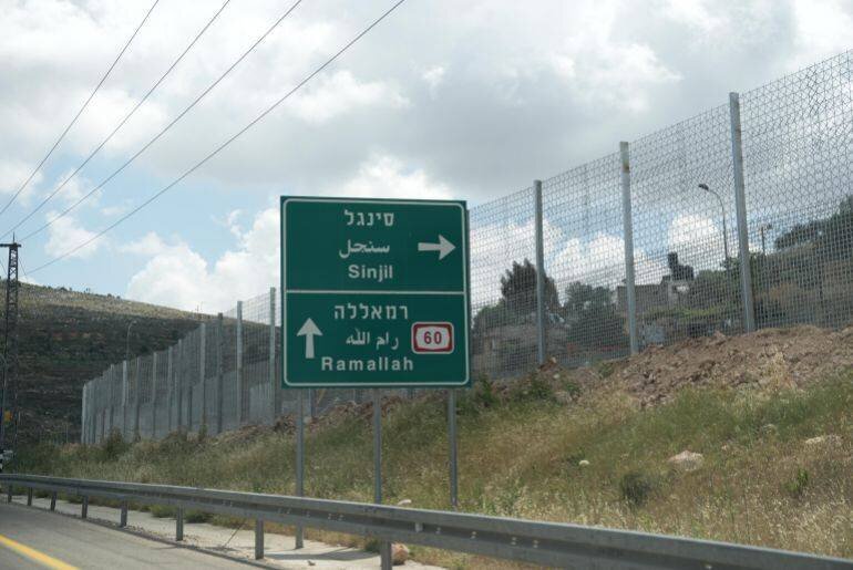 Manifestations et appels à résister à l'expansion des colonies