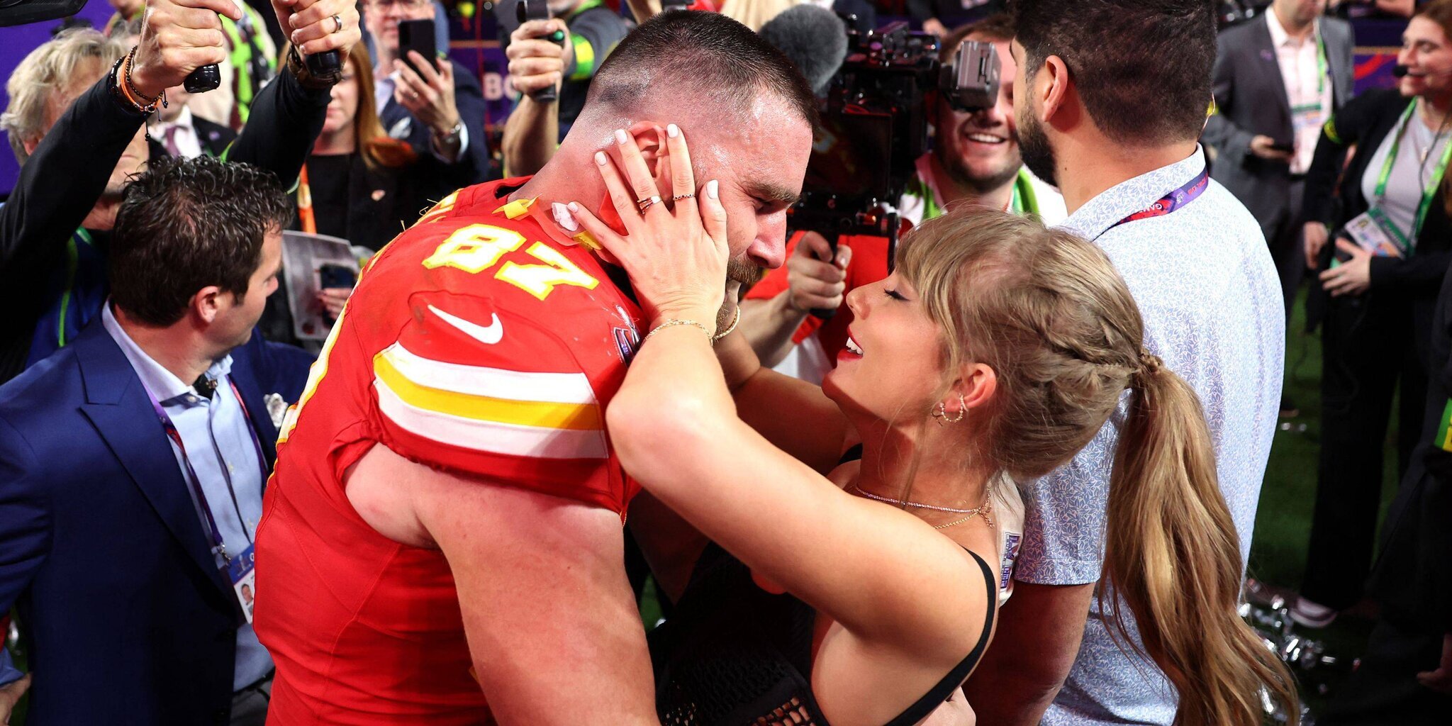 Taylor Swift et Travis Kelce lors d'un événement