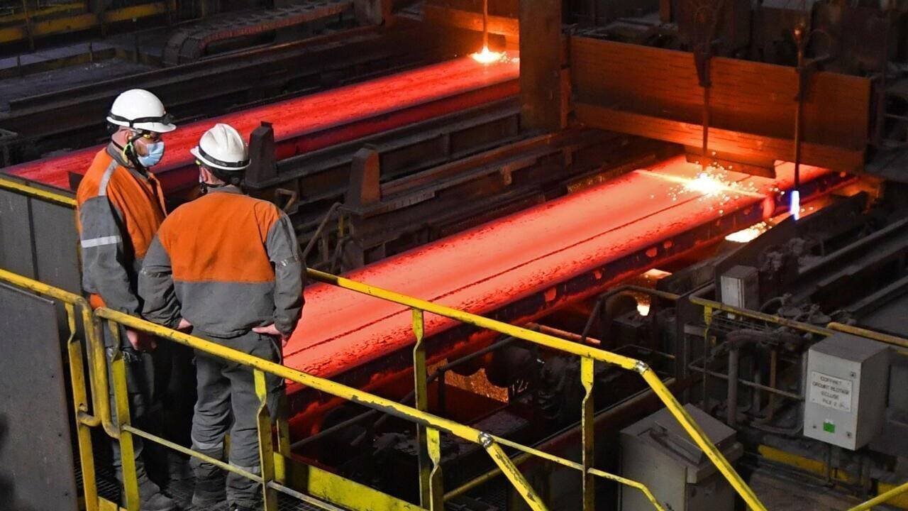 Brames d'acier en fusion à Dunkerque