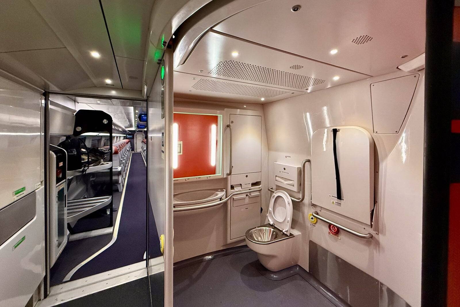 Porte automatique des toilettes à bord