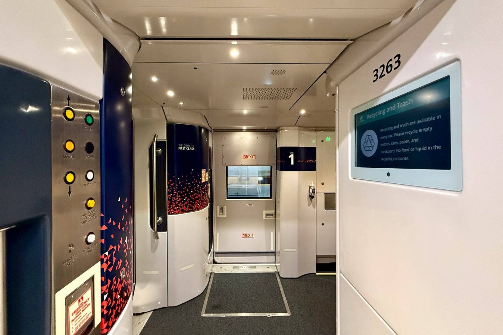 Rame NextGen en gare le long du corridor