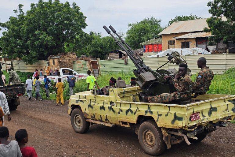 Parade de l'armée soudanaise dans les rues de Gedaref
