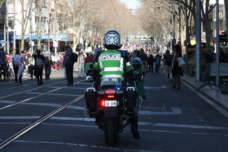 Police et autorisations contestées pour les manifestations en Australie