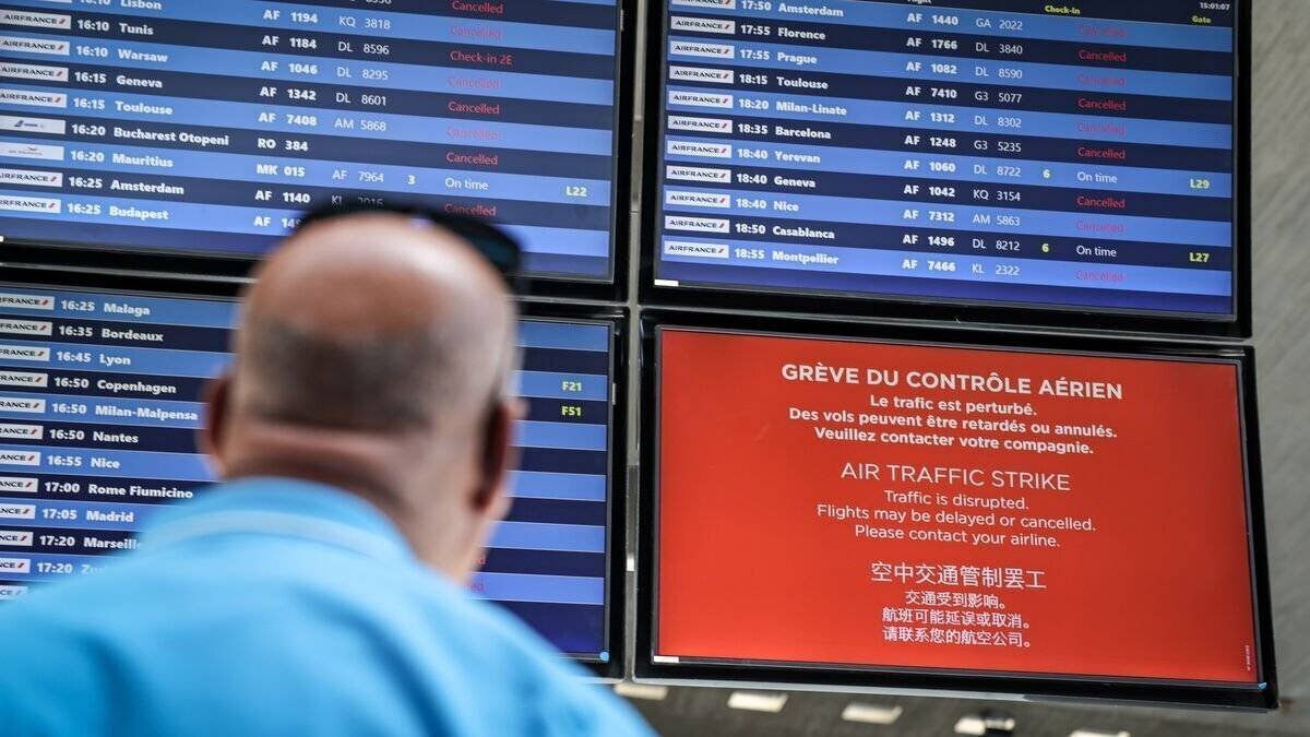Contrôleurs aériens en grève près d'un aéroport