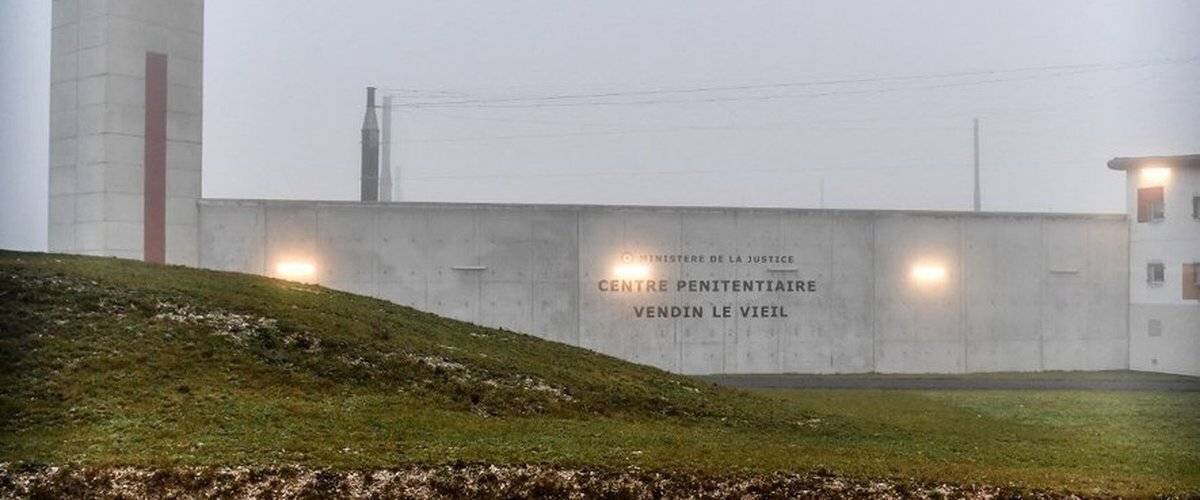 Vue générale d'une inondation dans une prison