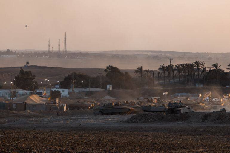 Chars israéliens près de la frontière nord de Gaza, août 2025