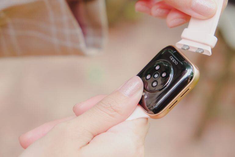 Logos d'Apple et d'Oppo - image illustrative