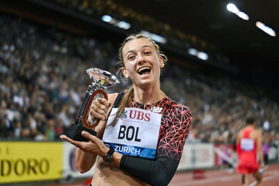 Femke Bol franchissant la ligne à Zurich