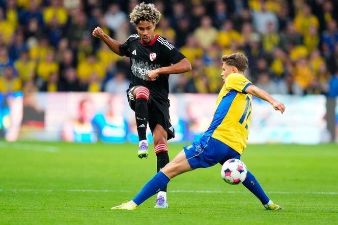 Félix Lemaréchal et Filip Bundgaard sur la pelouse