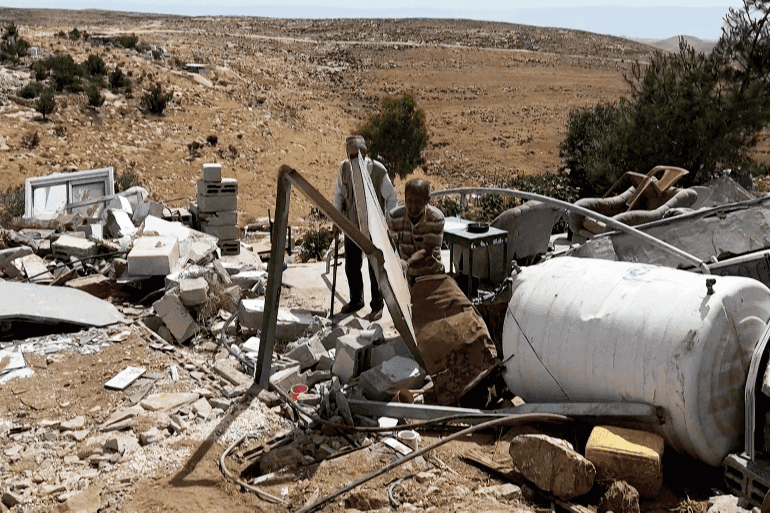 Résidents palestiniens après la démolition de maisons dans le sud de la Cisjordanie