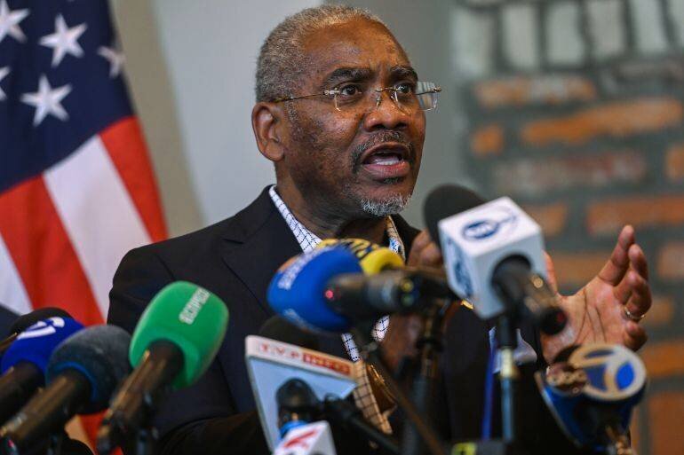 Gregory Meeks s'exprimant après un déplacement en Ukraine.