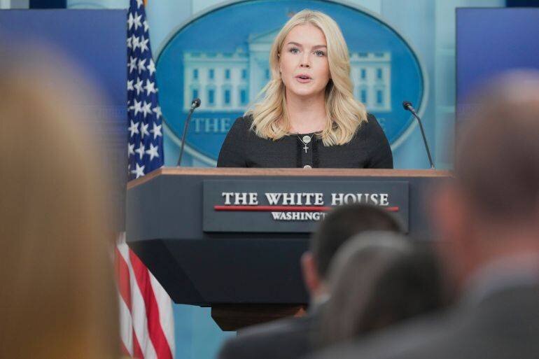 La porte-parole de la Maison-Blanche Karoline Leavitt lors d'un point de presse à Washington. (AP Photo/Mark Schiefelbein)